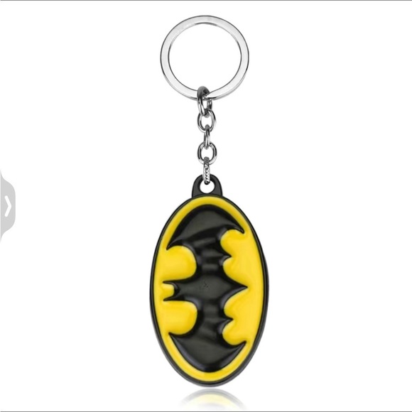 DC Comics Accessories - Batman Keychain DC Comics Split Key Ring Glossy Enameled Metal and Gift Pouch